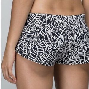 Lululemon shanti surf short - like new size 4